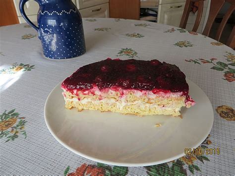 Eiskalt aus dem kühlschrank genießt man diesen köstlich erfrischenden rote grütze kuchen. Waffeltorte mit Roter Grütze | Rezept | Kuchen und torten ...