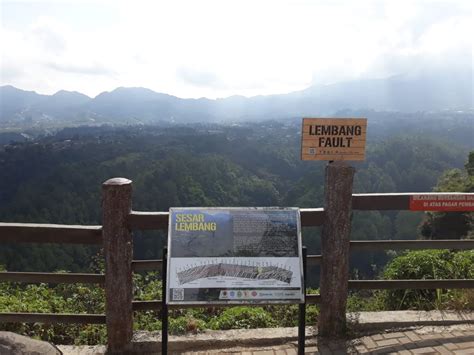 Gempa berkekuatan sekitar 5,4 skala richter (sr) mengguncang sejumlah tempat di jawa barat termasuk kota bandung, selasa (8/1/2019) sore. Bandung | Rumah di Patahan Lembang Mesti Tahan Gempa