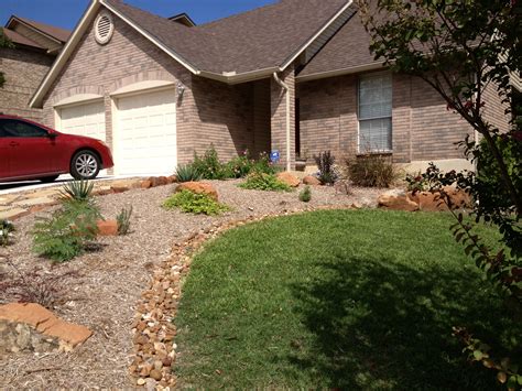 Pin By Sarah Pohlmeyer On Yard Ideas Xeriscape Front Yard Front Yard