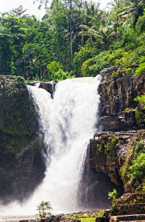 Tegenungan Waterfall — Stock Photo © Lenorlux 10433425