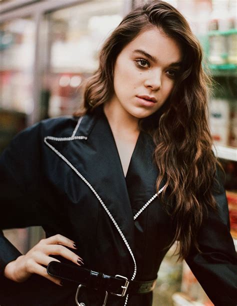 Sexy Hailee Steinfeld Boobs Pictures Are So Damn Sexy That We Dont Deserve Her The Viraler