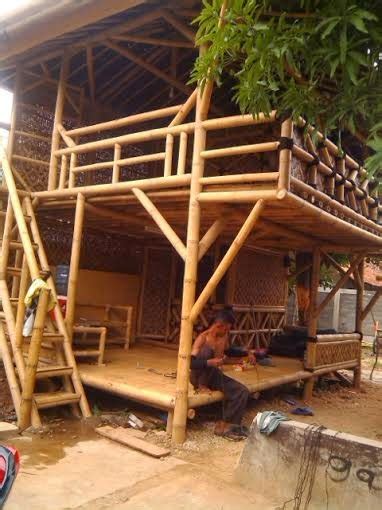 Saung bisa dibuat dari bahan bambu maupun kayu. 081387245587 Jasa Saung-Gazebo Bambu Kayu Kelapa Jakarta ...