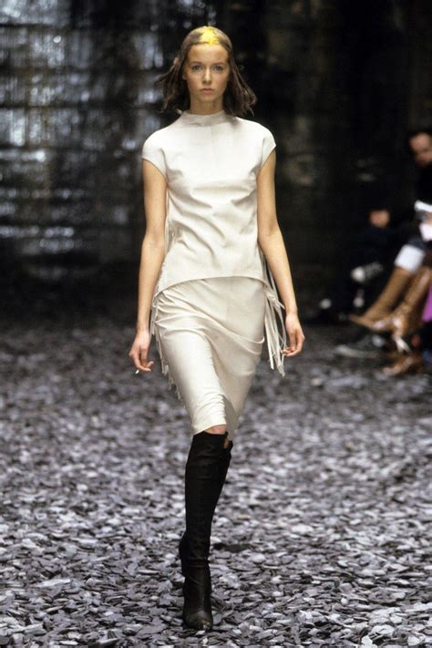 Alexander McQueen Fall 2000 Ready-to-Wear collection, runway looks ...