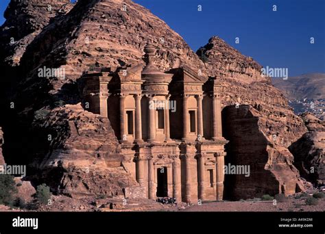 Al Khazneh Petra Jordan Middle East Stock Photo Alamy