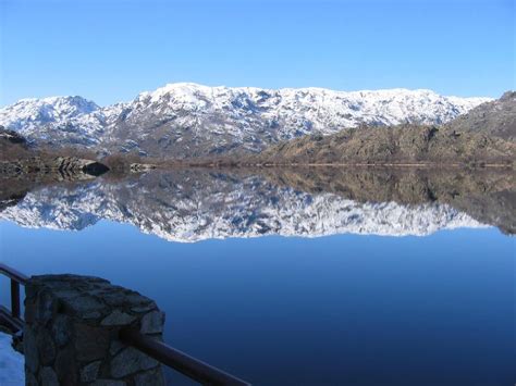 Puebla de sanabria forma parte de la red de pueblos bonitos de españa y no es para menos. Paseando por el Parque Natural de Sanabria