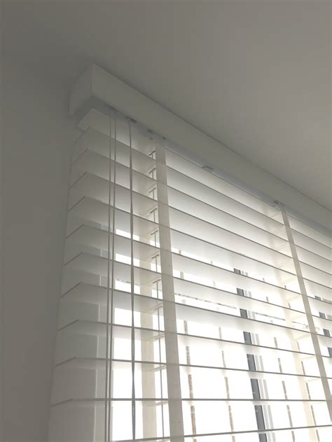 Wood Venetian Blind With Matching Tapes Corner Valance Detail Made