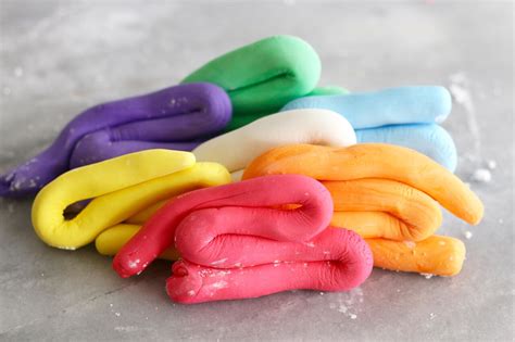 Browse wilton's recipes and decorating ideas. How to Make Marshmallow Fondant & Decorate a Cake - Gemma ...