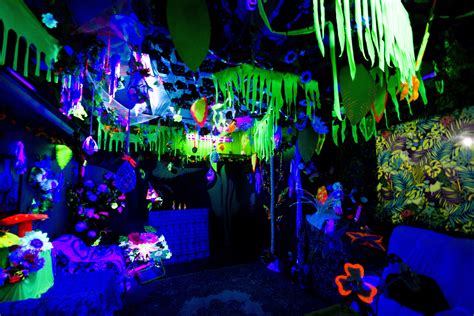 Glow effect night sky design star and moon luminous wallpaper kids ceiling decor fluorescent wall paper for children bedroom features: use a black light for a 'glowing the dark night jungle ...