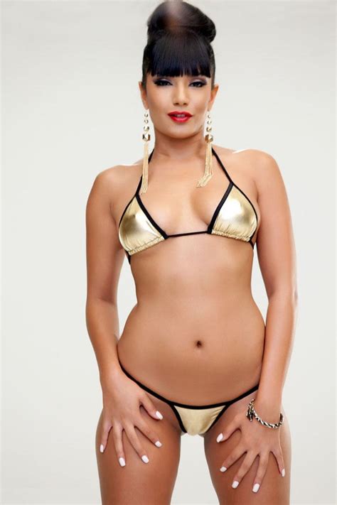 beauty models hollywood actress shazia sahari in hot bikini pics