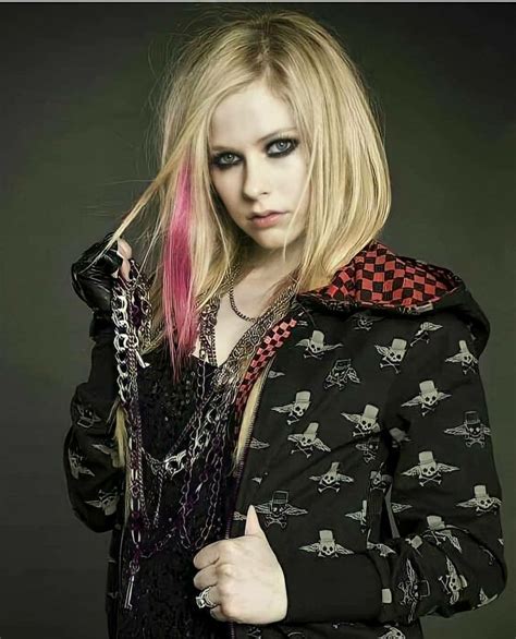 Pin By 🥀𝓡𝓸𝓼𝓮 🥀 On Avril Lavigne Amy Lee Taylor Momsen Taylor Momsen Style Fashion