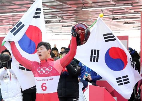 Born 23 may 1994) is a south korean skeleton racer. 평창 2018 윤성빈 스켈레톤 금메달 장면(아시아 최초 스켈레톤 ...