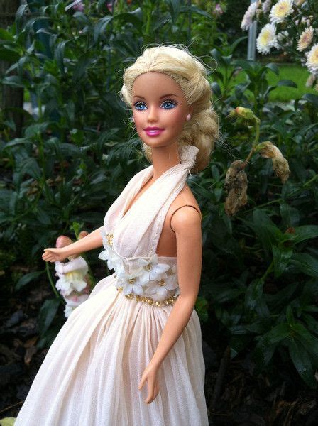 Puppenkleidung nähen für weiche puppen. Puppenkleidung - Barbiekleid Marilyn - ein Designerstück ...