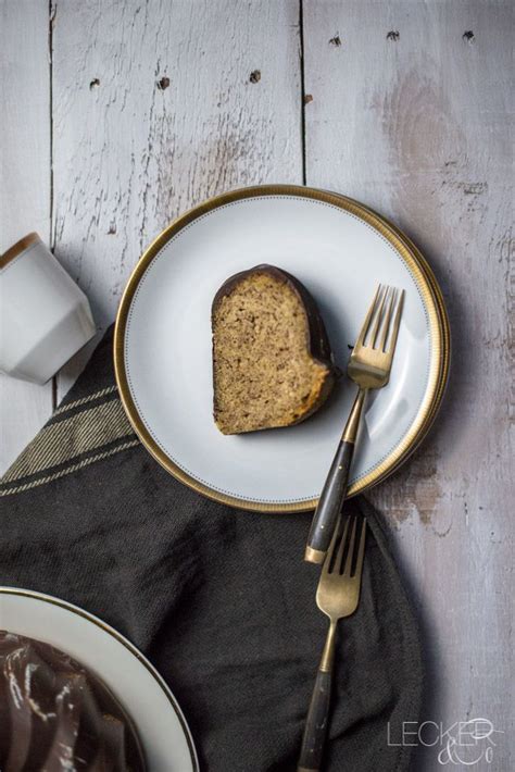 Der rumkuchen schmeckt auch mit einer zuckerglasur. Nuss-Rum-Gugelhupf | Lecker, Gugelhupf, Lebensmittel essen