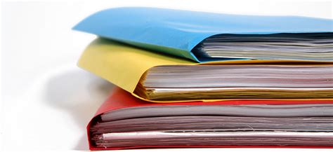 A set of papers containing information about a person, often a criminal, or on any subject: Inscription - Dossier - Donnez votre avis - AUTO-ECOLE PILOTE