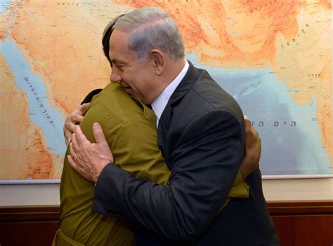 ראש ממשלת ישראל, בנימין נתניהו, הורה להקפיא את פינוי המקום עד השבעת ממשלת ישראל השלושים ושש. סקירת עיתונות: רק ב"ישראל היום" לא מרחיבים על אפליית יוצאי ...