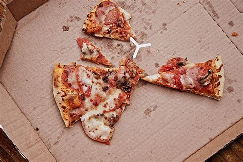 Five Of The Most Overrated Pizza Chains In Illinois