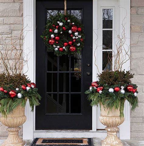 Got an old picture frame that's begging for a fresh face? Wonderful Christmas Front Door Decorations Ideas - All ...