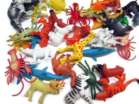 Dazzling Toys 90 Pieces Mini Ocean Sea Plastic Animals Mega Bulk Pack
