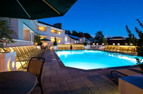 Do you have an early morning flight and don't want to get stuck in traffic and eventually missing your flight? Meadowmere Resort - Resort Reviews, Deals - Ogunquit ...