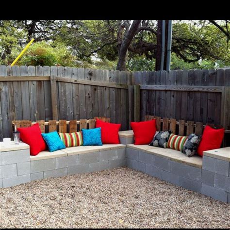 Cinder Block Furniture Backyard 40 In 2020 Diy Patio Backyard