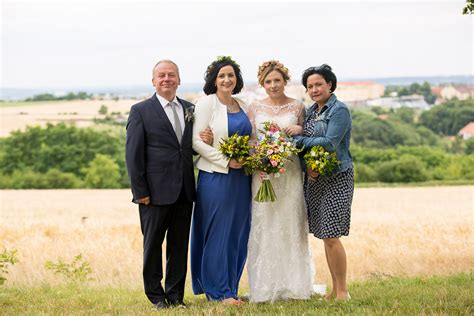 Napsat svatební gratulace a vymyslet text, který nebude nudný, zalíbí se a zanechá hezkou vzpomínku, je docela oříšek. Svatební kytice a svatební květiny - Floristika Klára Uhlířová