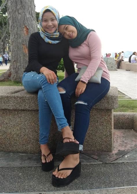 Pin By Abdy Senju On Hijjab Flip Flop Outfits Beutiful Girls