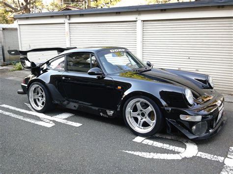 Wangan's infamous "Blackbird" Porsche 930 Turbo