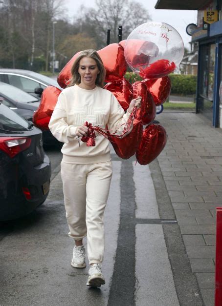 Danielle Lloyd Seen With Balloons That Say ‘happy Valentines Day Danielle Lloyd Picture