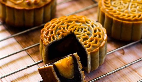 It is one of the important chinese festivals celebrated by chinese all over the world. Mooncakes: Celebrate Mid-Autumn Festival With This Edible ...