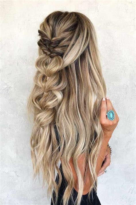 Stylish And Cute Homecoming Hairstyle Dance Hairstyles Cute Braided