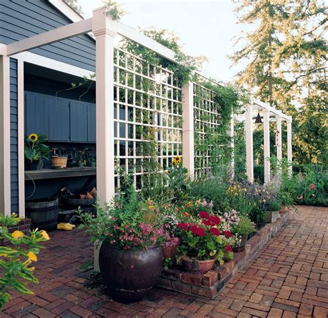 18 Beautiful Trellis Ideas To Turn Your Yard Into A Private Escape
