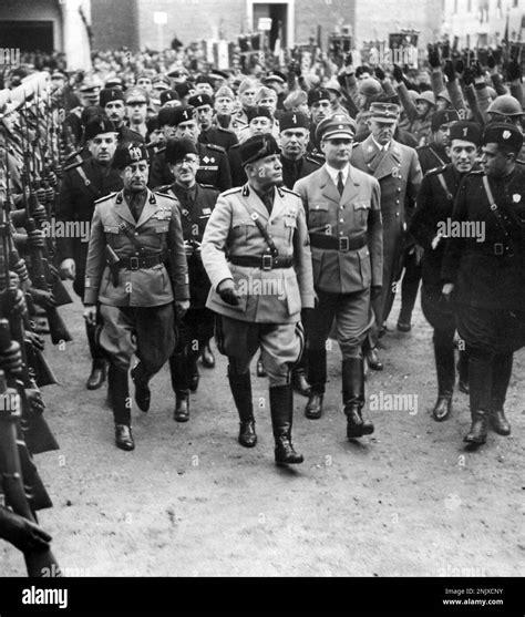 Benito Mussolini Fue El Líder De Italia Durante La Iigm Formó Su