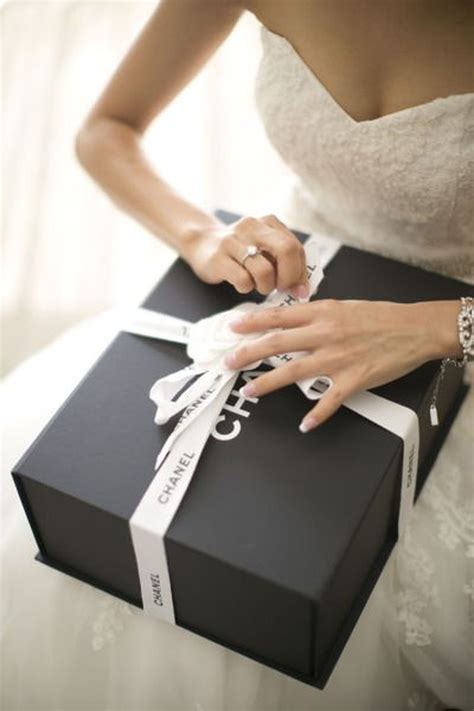 The present comes printed with an endearing poem and you can customize the font color and lace for a personal touch. 5 Wedding Gift Ideas from Grooms to their Brides | Wedding ...