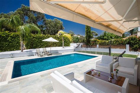 All 40 deluxe rooms are comfortably furnished and decorated in traditional and contemporary style with polished wood parquets flooring, overlooking the swimming. Villa Lavender (Ref : Villa Lavender) in Protaras With ...