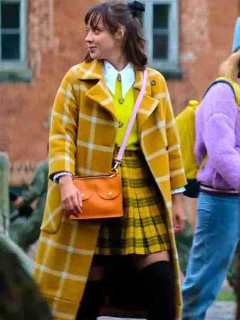 Sexify Maria Sobocinska Yellow Trench Coat The Movie Fashion