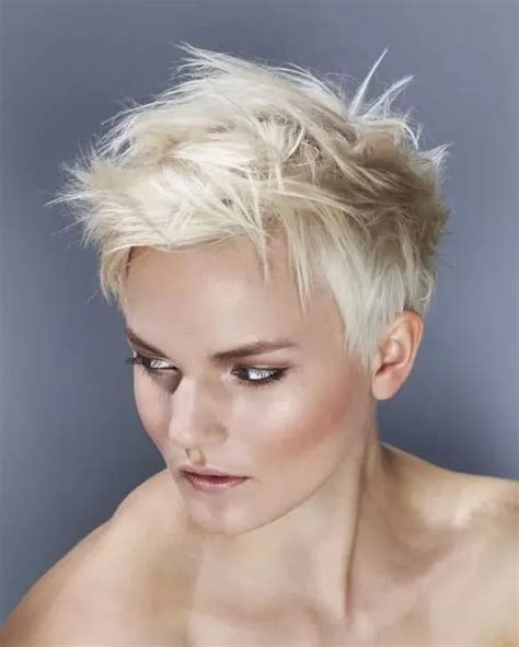 25 Spectacular Short Messy Hairstyles For Women [2024]