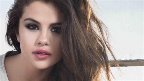 Selena Gomez Hd Wallpaper 79 Pictures