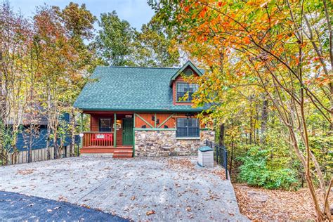 Featuring 2 king bedrooms, a loft with 2 twin beds, and a queen sleeper in the home, thereâ€™s enough space to accommodate up to 8 guests. Gateway To The Smokies in Pigeon Forge w/ 2 BR (Sleeps6)