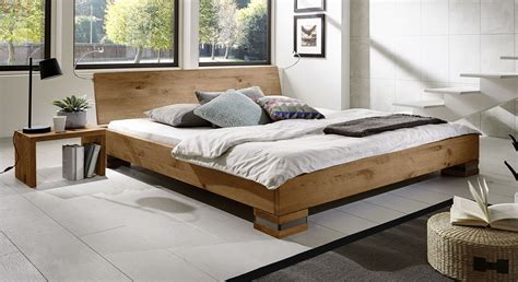 Bett videralla aus buche massivholz weiß lackiert. Rustikales Futonbett aus massiver Wildeiche - Sillaro