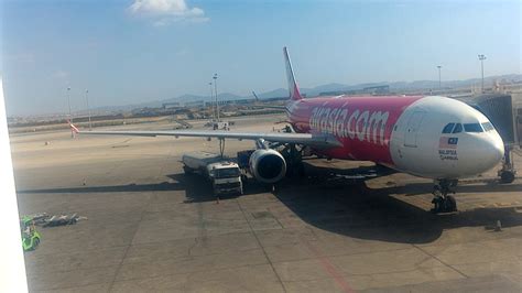 Bagasi gratis hanya diberikan untuk penumpang domestik seberat 15 kg. Canggih, Cara Menaikan Bagasi Ke Pesawat Air Asia X di ...