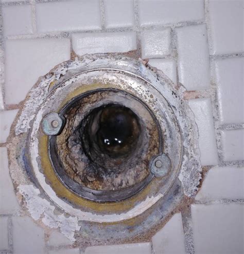 Replacing your bathtub drain flange is a simple operation, and we'll show you how. This old House: Bathtub drain replacement | 13x Forums