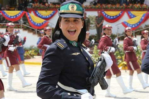 Discurso de nicolás maduro en el desfile militar por el día de la independencia de venezuela. (EN VIVO) Comienza el desfile cívico-militar del 5 de julio