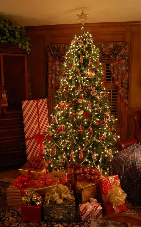 We may earn commission from links on this page, but we only recommend products we back. Decorate for a Traditional Christmas