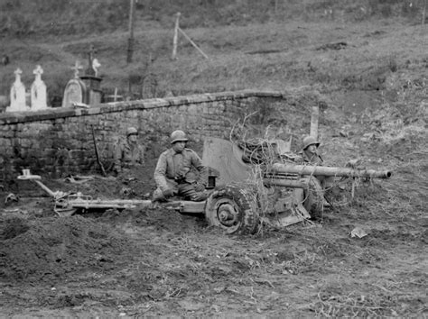 Gunners Of The 44th Infantry Division Us Position With A