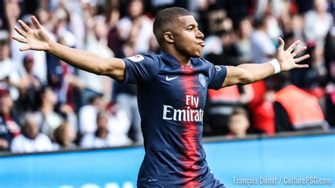 The ballon d'or is the culmination of a year full of success for the whites' centre midfielder. Club : Hazard vote Mbappé pour le Ballon d'Or | CulturePSG