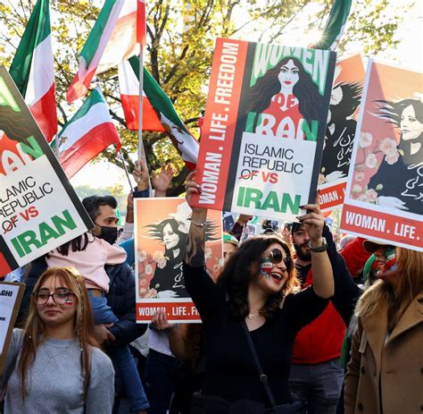 Solidarität Mit Protesten Im Iran Zehntausende Demonstrieren In Berlin Welt
