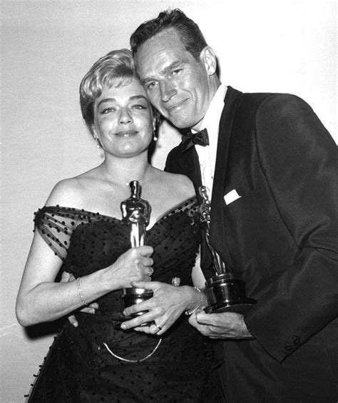 Simone signoret remporte le grand prix d'interprétation à cannes en 1959 et l'oscar de la meilleure actrice l'année suivante pour son rôle dans les chemins de la haute ville de jack clayton. Simone Signoret Academy Award for Best Actress Room at the ...