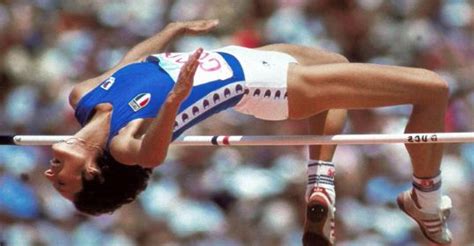 Je einmal gold und silber bei olympischen spielen gewannen con leahy , 1906 gold, 1908 silber, waleri brumel , 1964 gold, 1960 silber, jacek wszoła , 1976 gold, 1980 silber und javier sotomayor , 1992 gold, 2000 silber. Olimpiadi, storie Italiane: Sara Simeoni e l'oro di Mosca ...