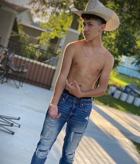 Pin By Julissa 🦋 On Vaquerostakuaches Cute Country Boys