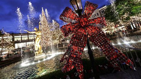 toast-the-holidays-at-these-5-glitzy-festivities-at-la-shopping